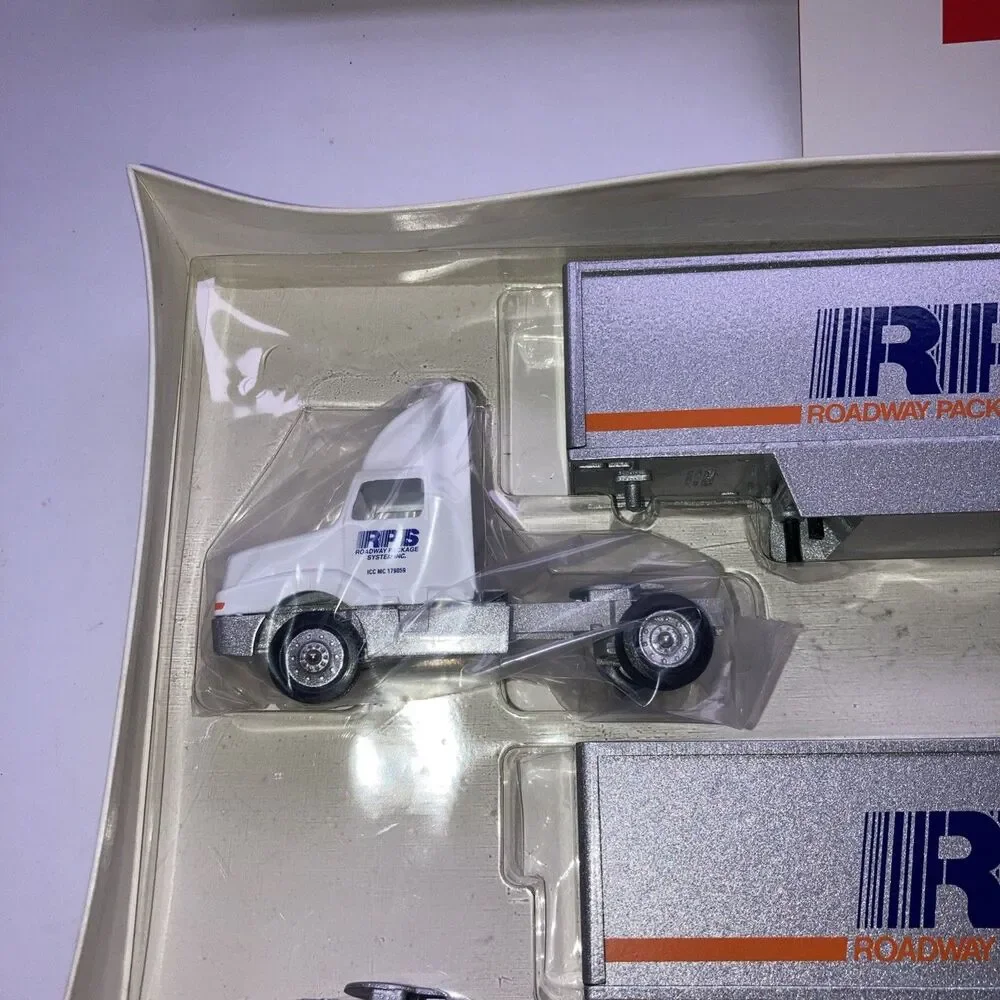 Winross RPS Roadway Package Tractor Trailer 1:64 Scale Diecast Truck w/ Box